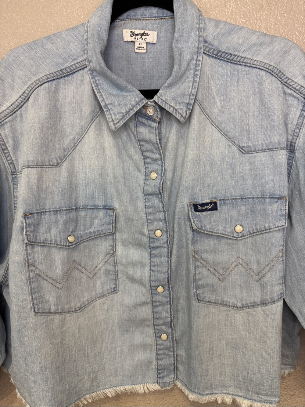 Wrangler Retro Cropped Western Chambray Denim Snap Shirt Light Wash Cowgirl - Picture 2 of 4